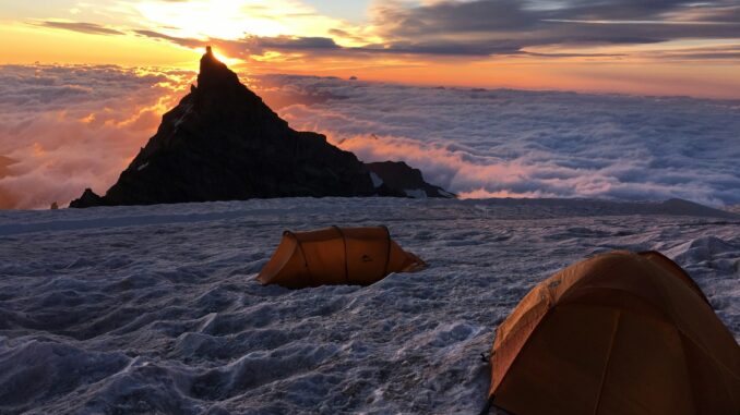 camping tente dôme orange
